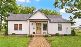 430 S Oak Ave, Aurora, MO 65605