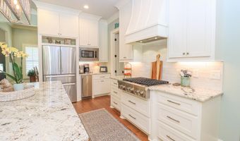 170 Fallen Oak Dr, Brandon, MS 39047