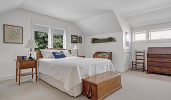 2 Sunnyfield Ln, Falmouth, ME 04105