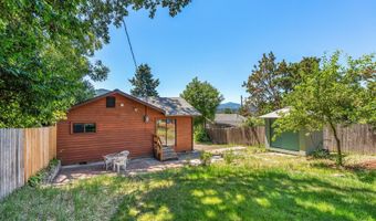 210 W FRANKLIN St, Bingen, WA 98605