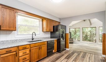 18 Holiday Dr, Albrightsville, PA 18210