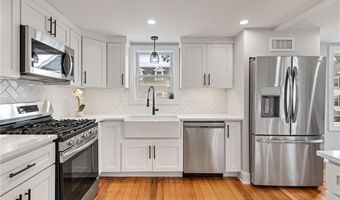 13 Carey St, Newport, RI 02840