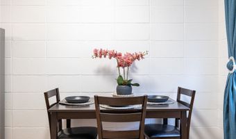 1209 N School St 102, Honolulu, HI 96817