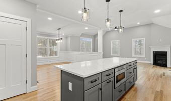 91 Raymond Rd, Auburn, NH 03032