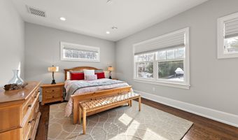 9 Beacon Hill Rd, Atlantic Highlands, NJ 07716