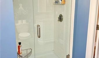 13 Lucas Ave, Newport, RI 02840