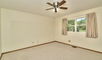9925 Amanda Ln, Algonquin, IL 60102