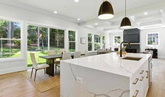 8202 MOCKINGBIRD Dr, Annandale, VA 22003