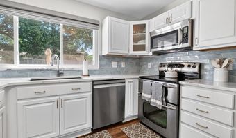 375 Novara Dr, Ballwin, MO 63021