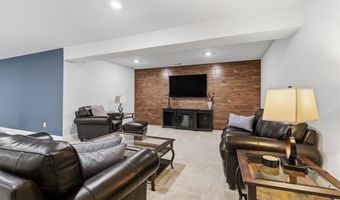300 Crest Ln, Adams Twp., PA 16046