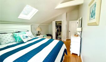 22 Dixon St, Newport, RI 02840