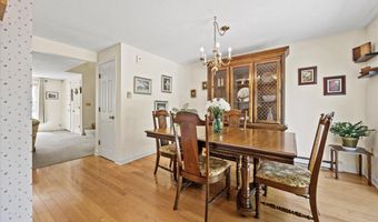 64 Colonial Vlg, Falmouth, ME 04105