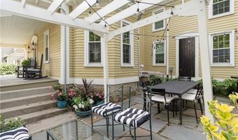 17 Old Beach Rd, Newport, RI 02840