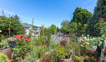 16056 NW TELSHIRE Dr, Beaverton, OR 97006