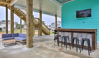 4082 Cardinal St, Bay St. Louis, MS 39520