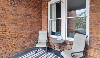 418 E Waldburg St A & B, Savannah, GA 31401