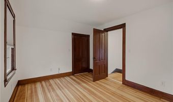 82 Van Zandt Ave, Newport, RI 02840