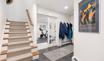 56 Summerfield Ln, Middletown, RI 02842
