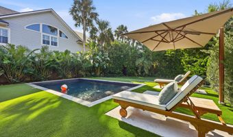 698 BEACH Ave, Atlantic Beach, FL 32233