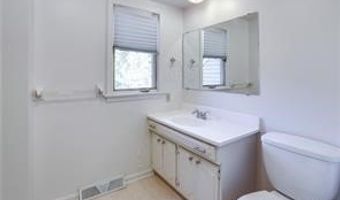 294 Little Robin Rd, Amherst, NY 14228