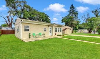1 Somerset Rd W, Amityville, NY 11701