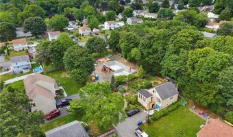 7 Broadview Ave, Bristol, RI 02809
