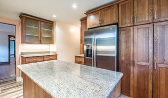 4 Pineway Dr, Auburn, ME 04210