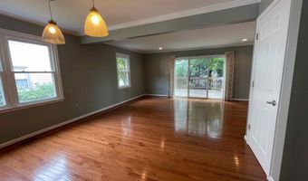 3834 13TH St N, Arlington, VA 22201