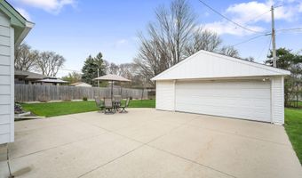 1536 W Maplewood Ct, Milwaukee, WI 53221