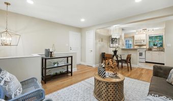 1305 E ABINGDON Dr 2, Alexandria, VA 22314