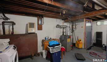 27 Powder Horn Hl, Brookfield, CT 06804