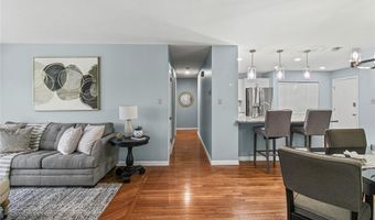 1872 Ridgeview Circle Dr, Ballwin, MO 63021