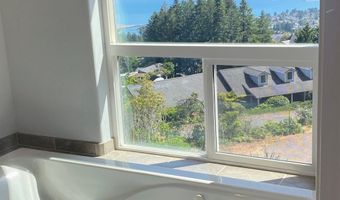 97661 MARINA HEIGHTS Loop, Brookings, OR 97415