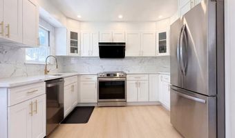 12 Deepdale Pkwy, Albertson, NY 11507