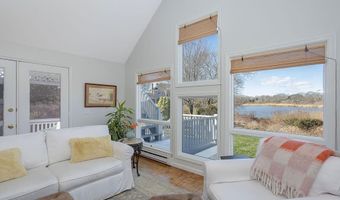 8 Key Ct, Newport, RI 02840