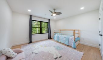 2 Buckingham Rd, Bayonne, NJ 07035