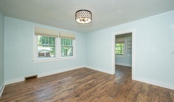 822 7th St, Ames, IA 50010
