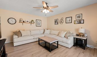 5635 E 39th St N, Bel Aire, KS 67220