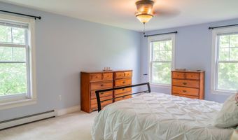 24 Surrey Ln, Falmouth, ME 04105