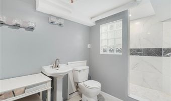 208 W View Rd, Middletown, RI 02842