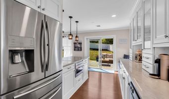 34 Marlin Ct, Bayville, NJ 08721