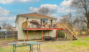 132 Maple Ave, Middletown, RI 02842
