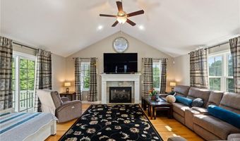 14 Longbrook Dr, Cumberland, RI 02864