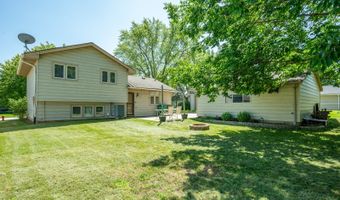 1103 4th St NW, Altoona, IA 50009