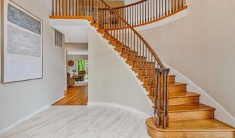 9908 KENTSDALE Dr, Potomac, MD 20854
