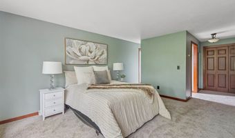 1331 N BRIARCLIFF Dr, Appleton, WI 54915