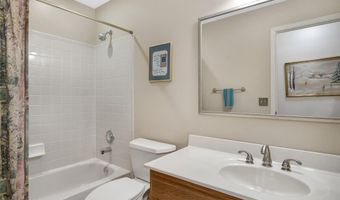 305 Arbor Glen Dr, Ballwin, MO 63021