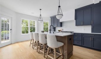 104 Second St, Newport, RI 02840