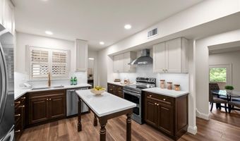 1026 Claytonbrook Dr, Ballwin, MO 63011