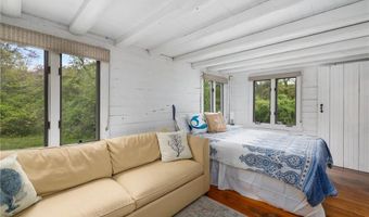 4 Ottawa Trl, Narragansett, RI 02882